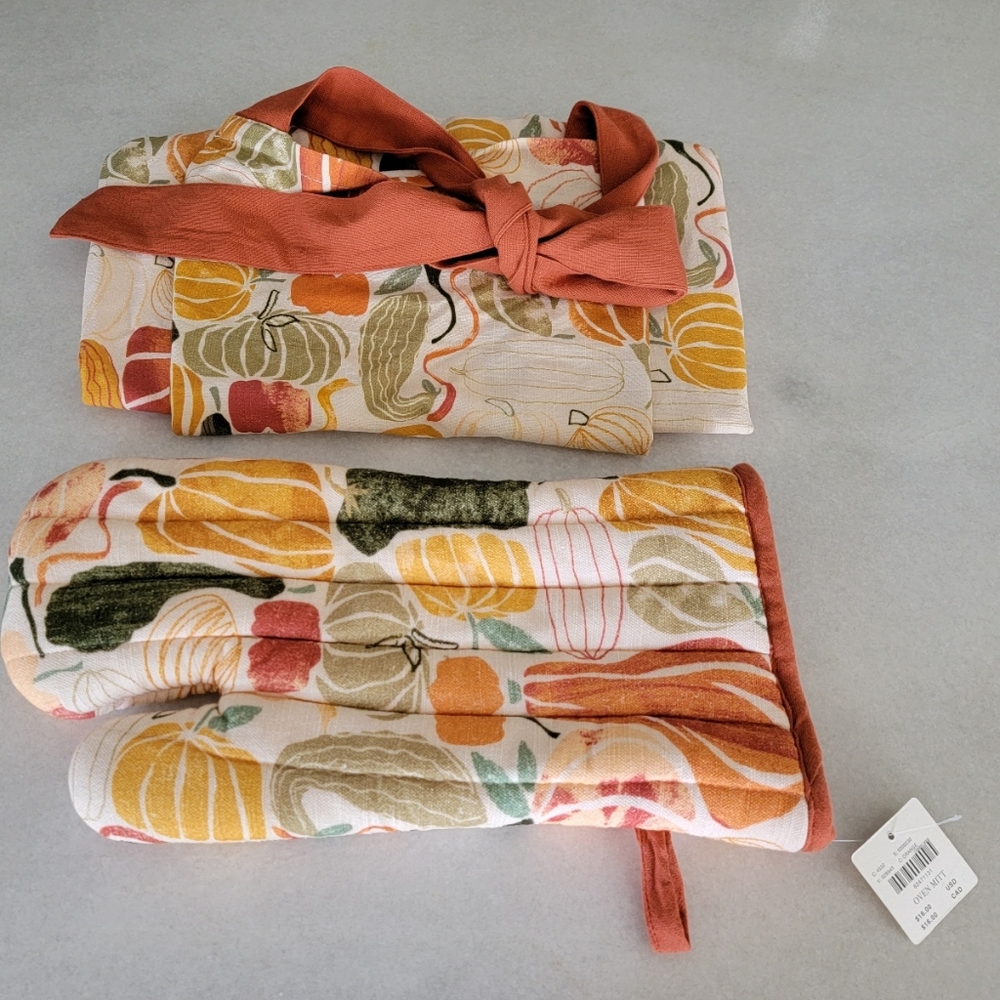 Pumpkin Harvest Apron and Oven Mitt